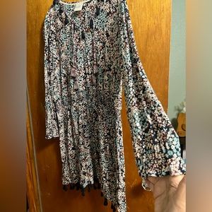 Knox Rose boho dress 2XL.  100% Rayon with bell sleeves. Will fit 1XL